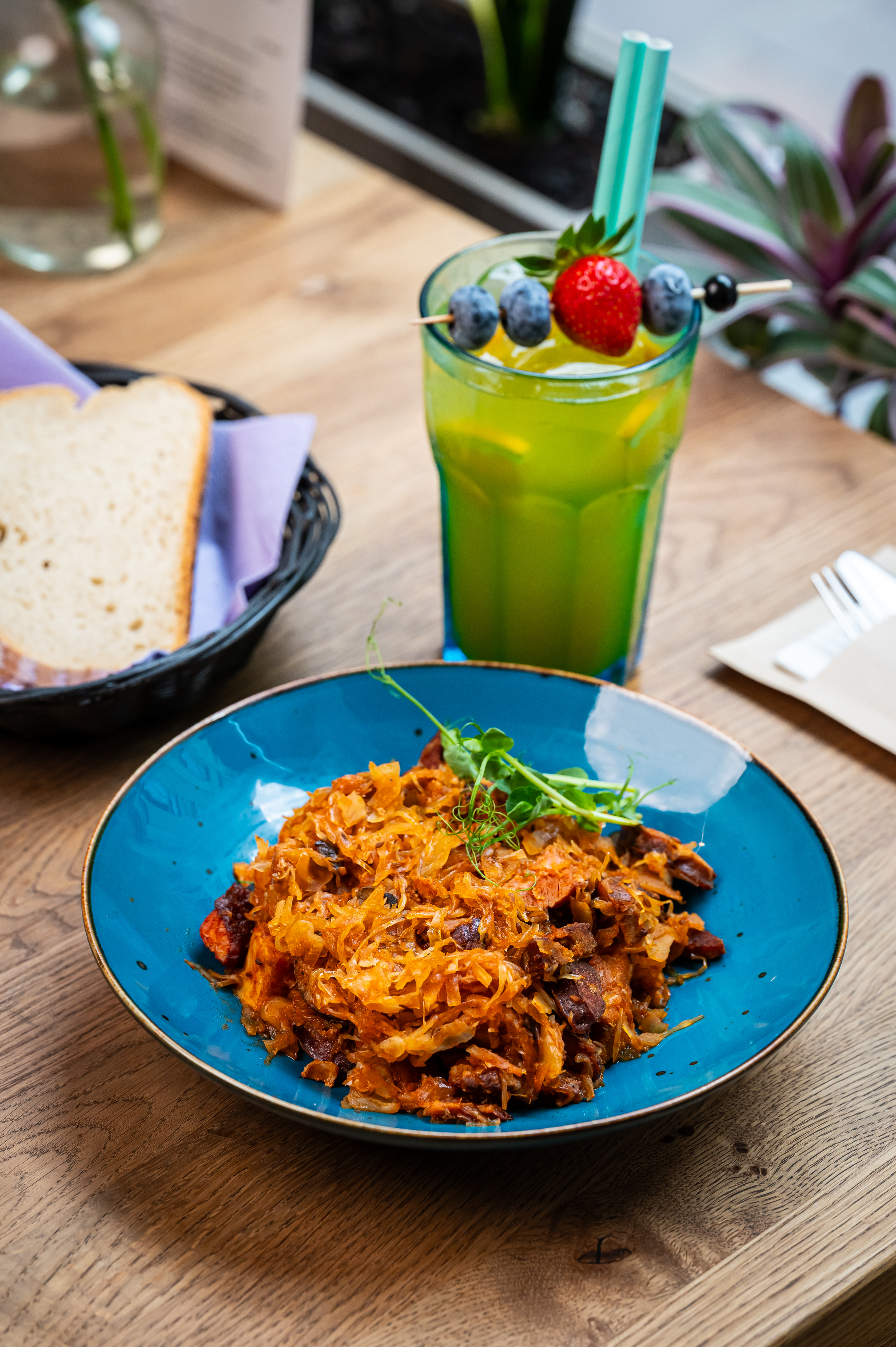 Hunter's stew with bread